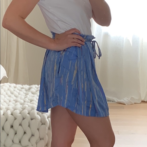 Size 4 silk aritzia skirt - Picture 2 of 2